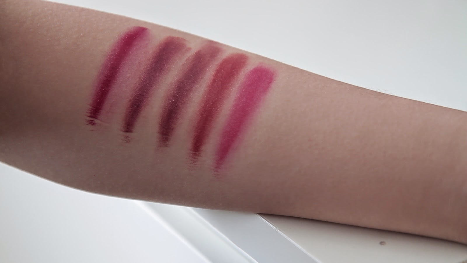 Review Honeybee Gardens Lipstick Vegan Rose Gold Panda