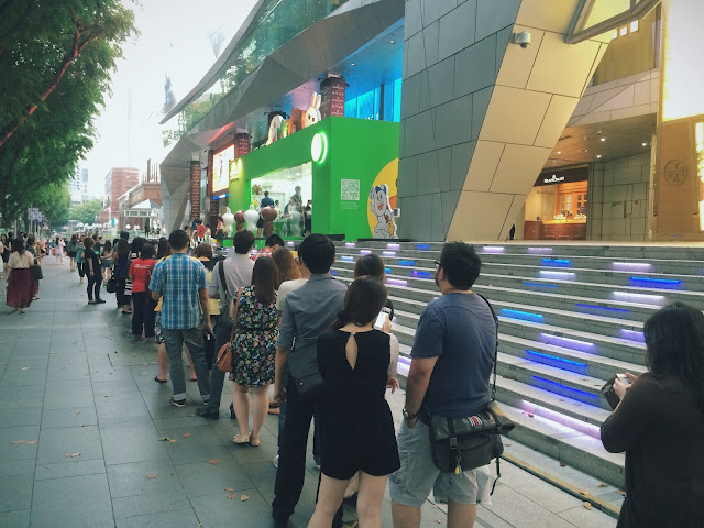 Line Pop Up Store crowd in 2014