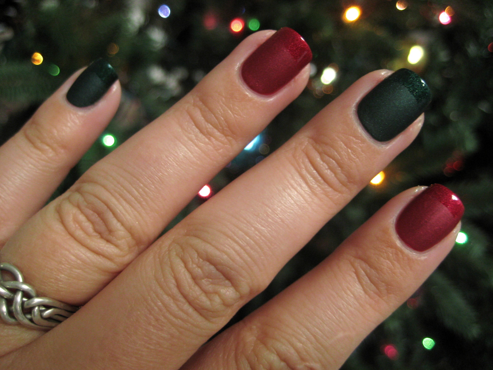8. Simple Red and Green Ombre Christmas Nails - wide 4