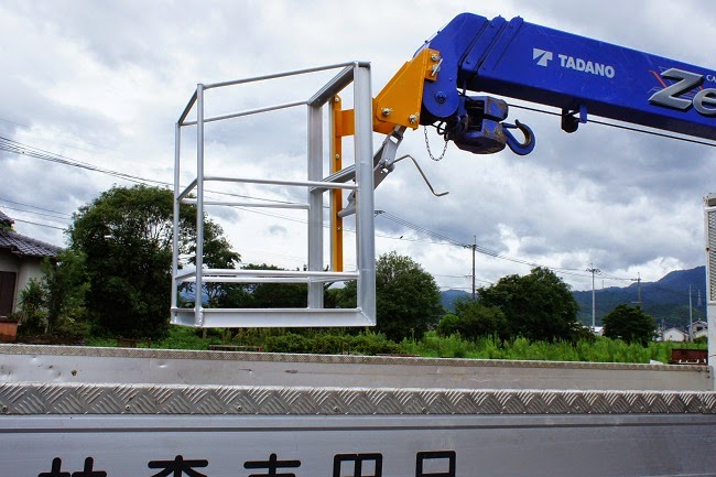 鉄の蝸牛 高所作業用クレーンバケット