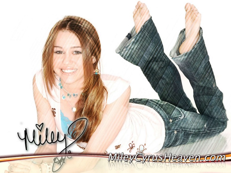 Hot Miley Cyrus Picture - Wallpaperholic