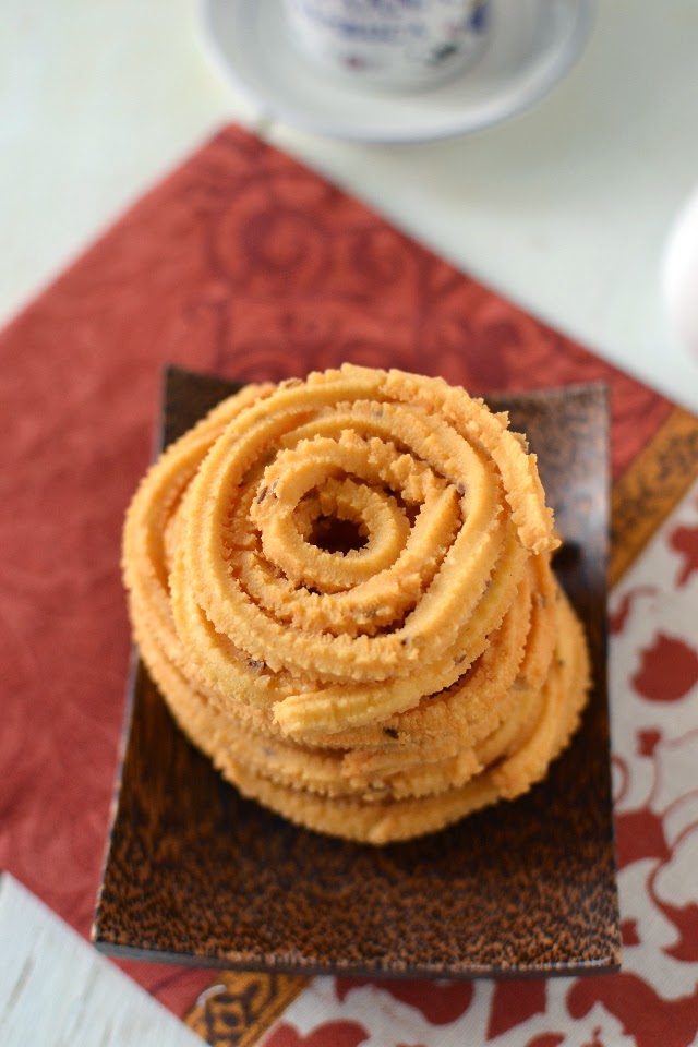 Mullu Murukku (Rice & Lentil Muruku) Mullu Murukku (Rice & Lentil Muruku)