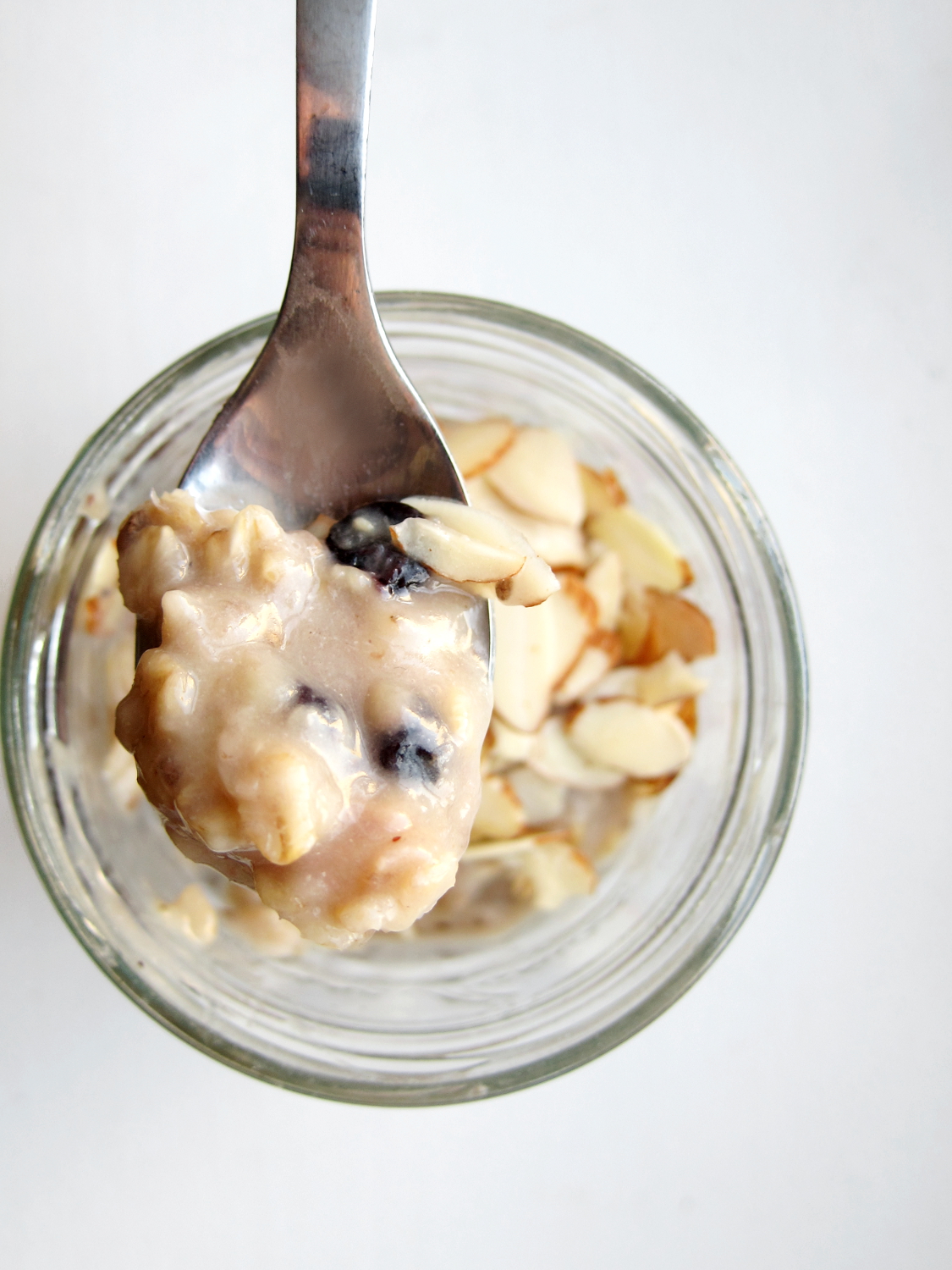 The Oatmeal Artist Almond Berry Overnight Oatmeal