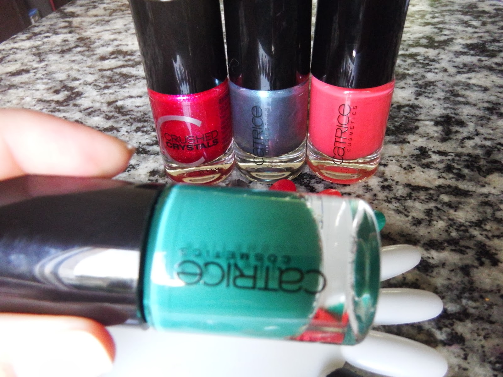  4- Ultimate Nail LACQUER - 48 Esmerald Bay