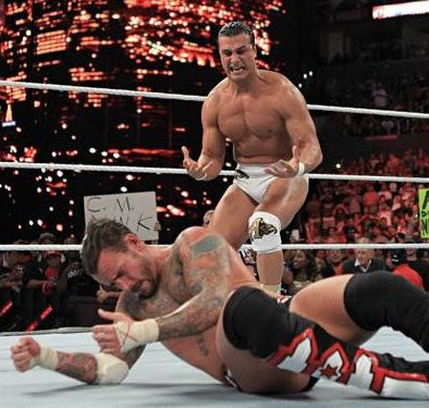 cm punk apunto de ser atacado por alberto del rio
