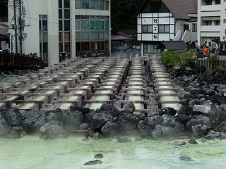 草津温泉は湯畑と標高00mドライブを楽しめる 暇つぶしガイドブック