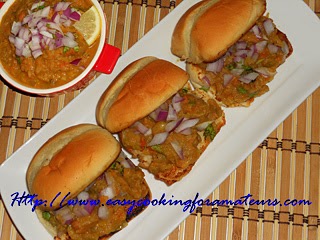 Pav Bhaji/Buns With Spicy Mashed Vegetables