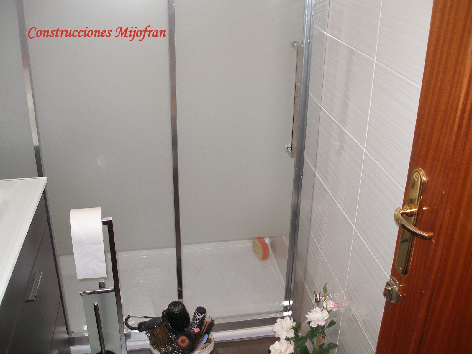 CONSTRUCCIONES MIJOFRAN S.L.: REFORMA DE UN CUARTO DE BAÑO. SUSTITUCIÓN