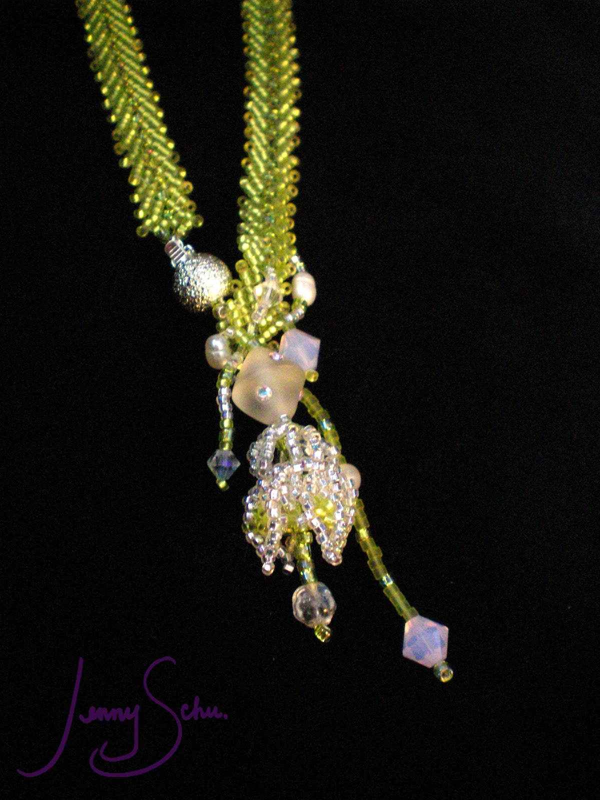 http://2.bp.blogspot.com/-oUjHr6_tW_k/TzFFlmebjCI/AAAAAAAAB_Q/YMkxLXS01jo/s1600/Lime%2BGreen%2BNecklace_on%2Bblack_Jenny%2BSchu.jpg