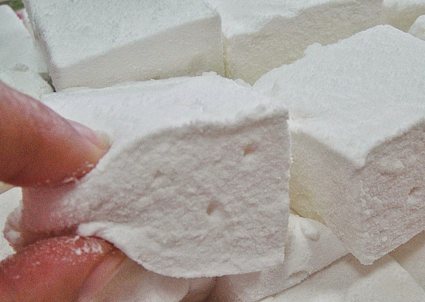 Maryam's Culinary Wonders 800. HomeMade Marshmallow (No Thermometer!)