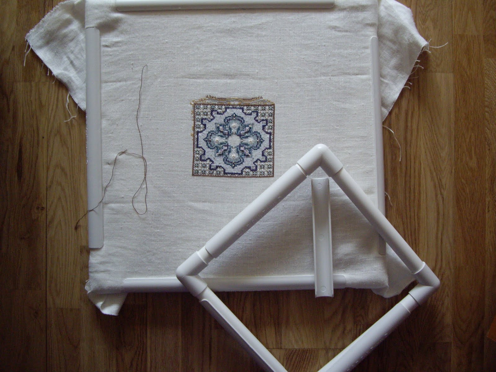 Place Fabric in a Q-Snap frame / Cross Stitch Quickie / Flosstube