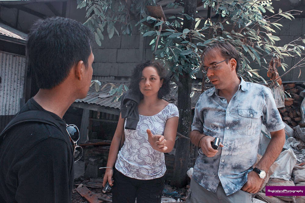 ngobrol santai di aroma kopi wisatawan luar negeri