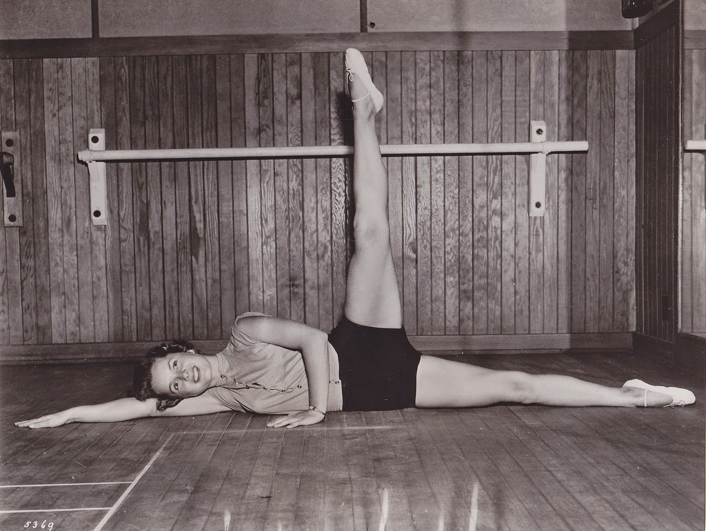 Amazing Historical Photo of Debbie Reynolds  in 1952 