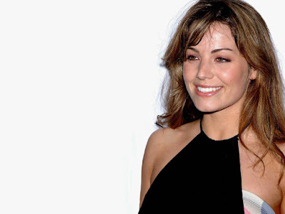 Erica Durance Smilling Images
