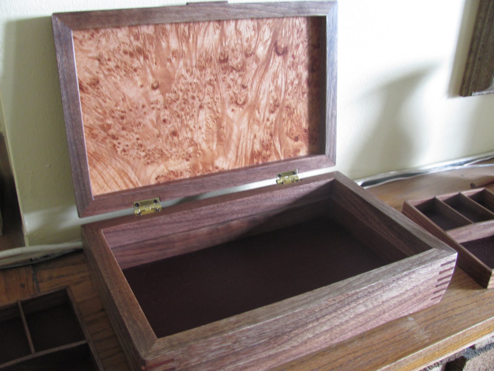 MontrealWoodworker Walnut jewelry box