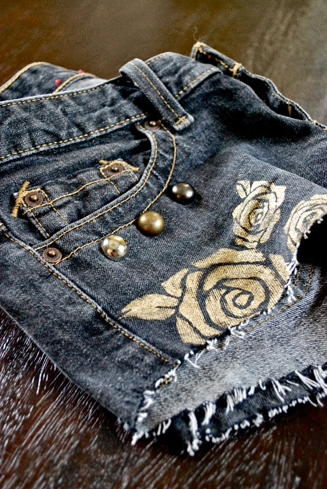 DIY stenciled & painted denim jeans DIY stenciled & painted denim jeans