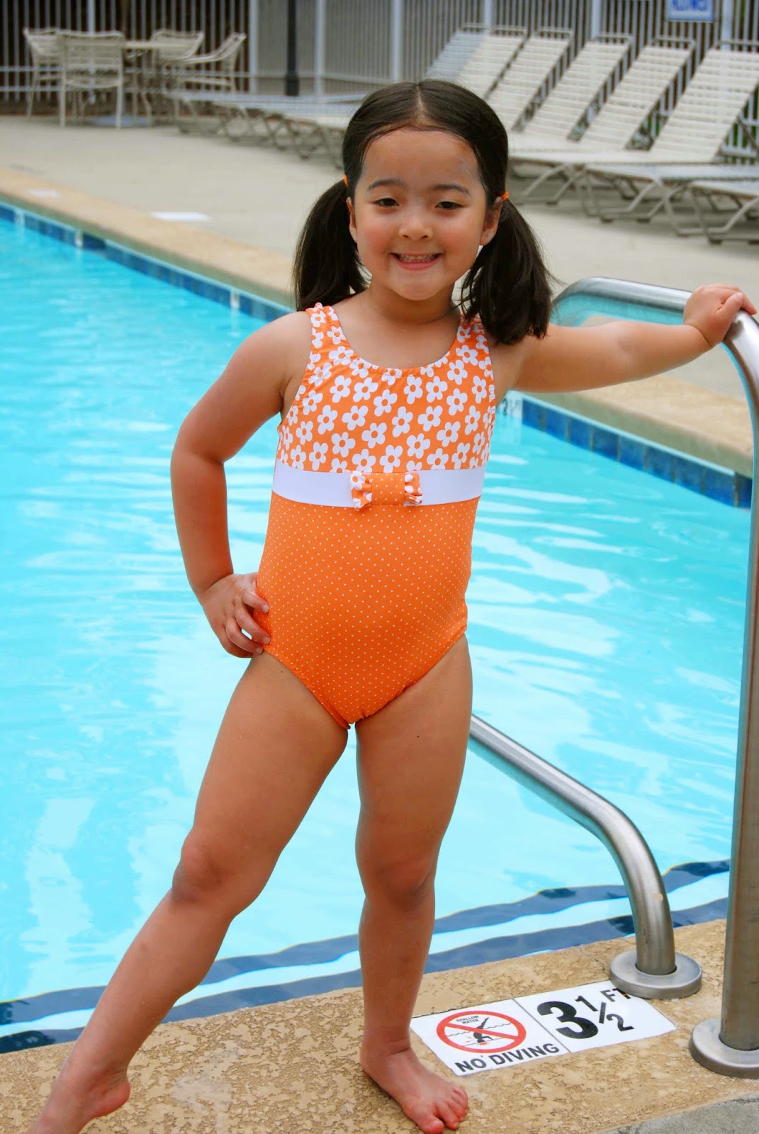 Hot Asian Girls Bathing Suit