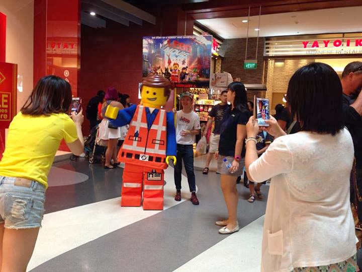 The LEGO Movie TV Spot 3 & Emmet in SG
