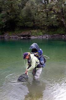 Ines handling the fish, while I prepare the cam