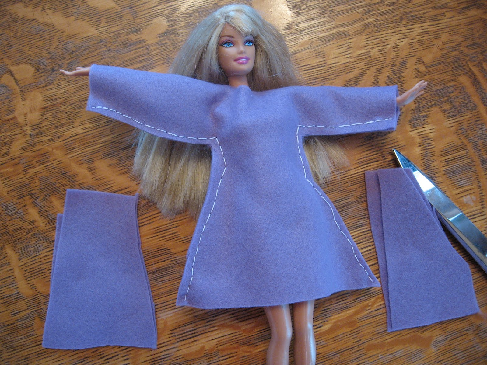 Almost Unschoolers: Simple Felt Barbie Clothes
