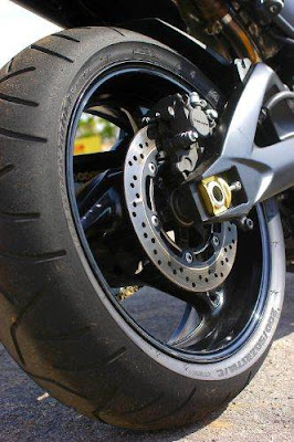 Suzuki B-King moto potente Suzuki B-King