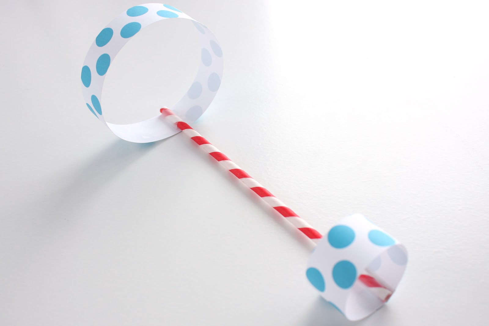 The Everyday Posh Freebie Printable Straw Glider