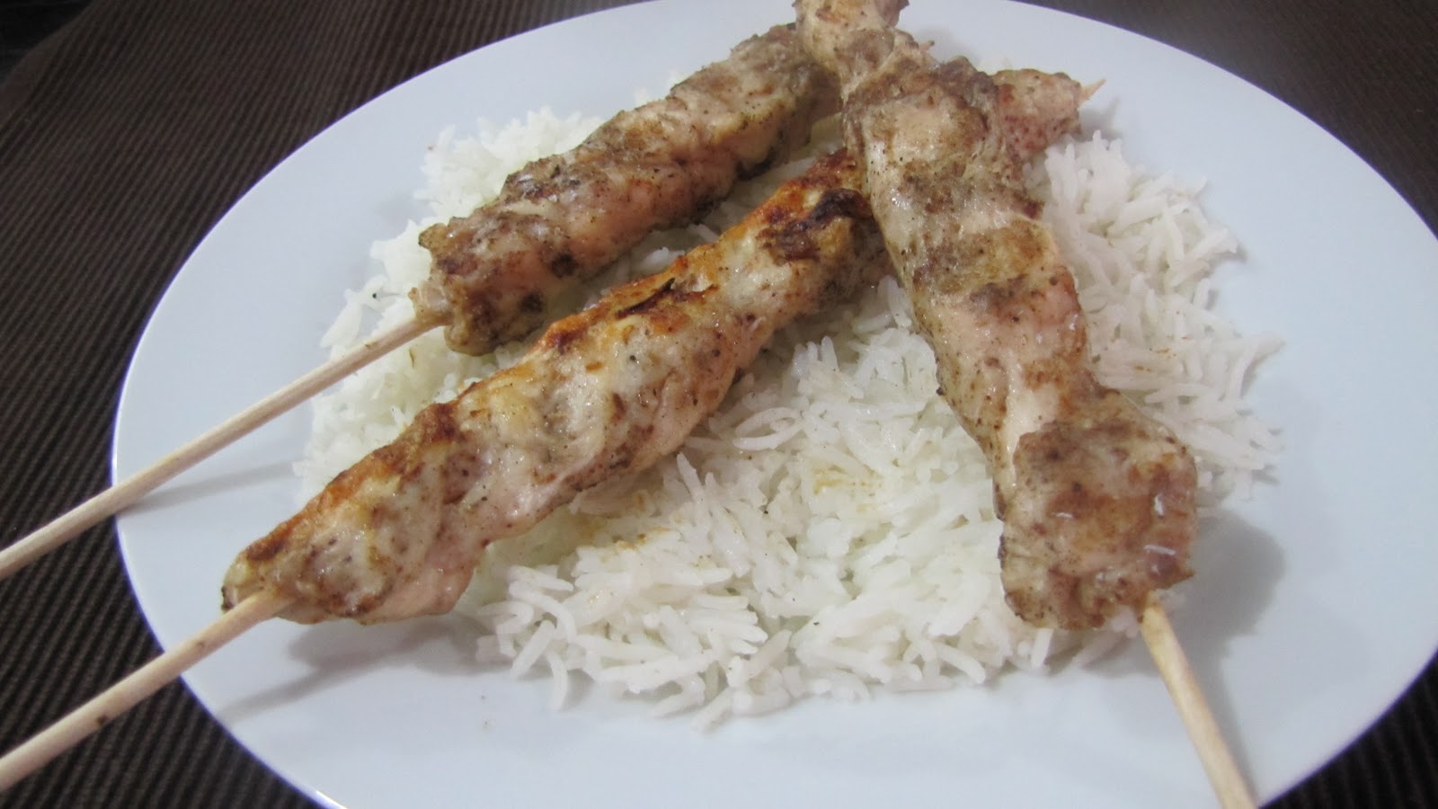 La dicha de cocinar Shish Kebabs con Arroz Basmati