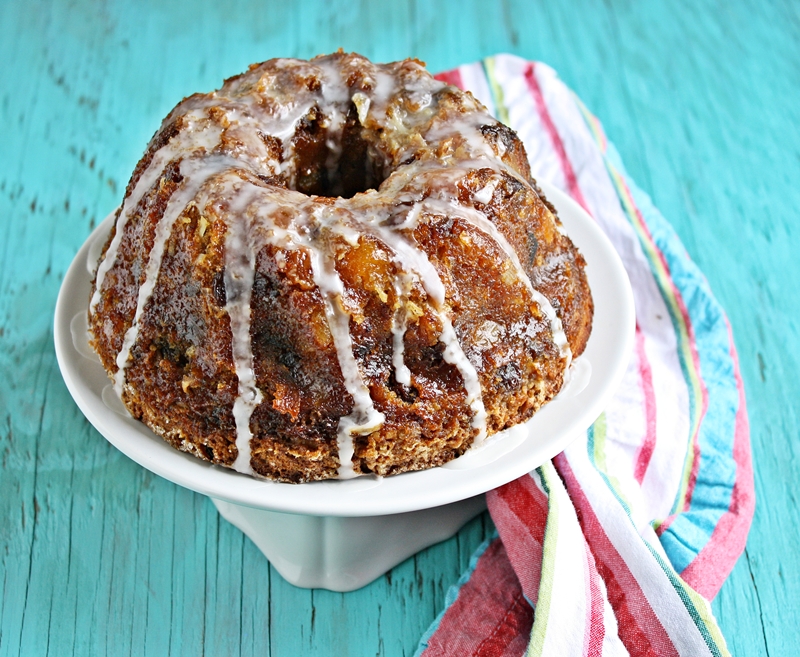 Versatile Vegetarian Kitchen: Vegan Date, Raisins and Coconut Cake