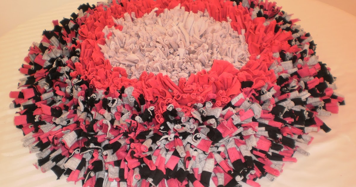 * LA ALFOMBRA MAGICA 2012 *: Totora: hilo de tela.