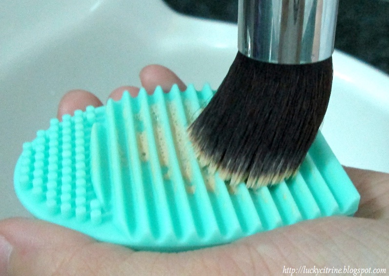 Lucky Citrine Fluff Egg Brush Cleaner