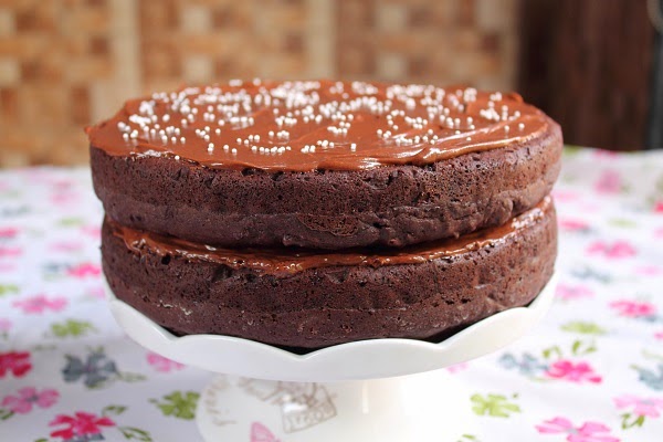 Vegan Chocolate Cake (Egg and Dairy Free) | Baking YummiesBakingyummies