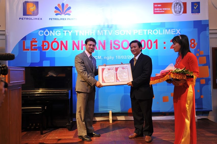 (Tân Đại Thịnh) - Công ty TNHH MTV Sơn Petrolimex đón nhận ISO 9001:2008