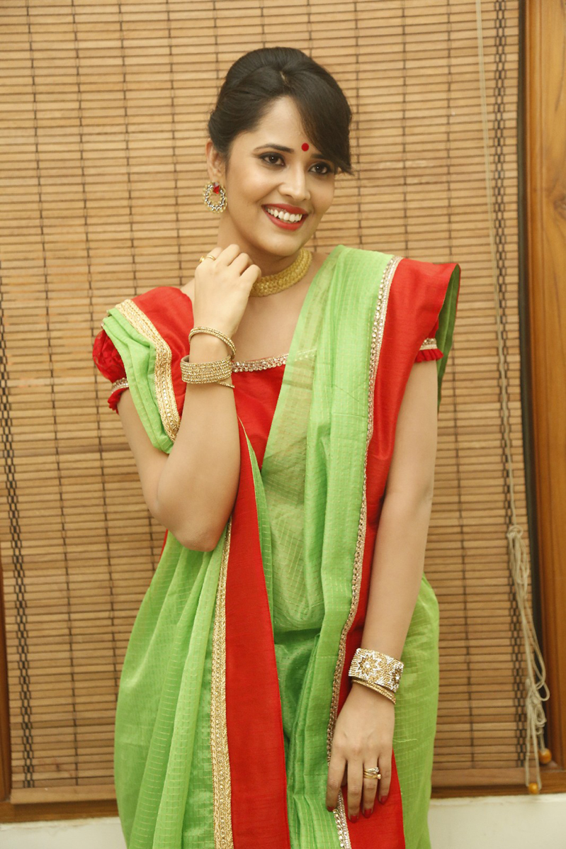 Jabardasth Anchor Anasuya Latest Spicy in Green Saree Photos Mirchi5