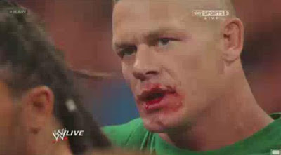 Brock lesnar rompe la boca a Jhon Cena en Raw Lesnar+rompe+la+boca+a++cena