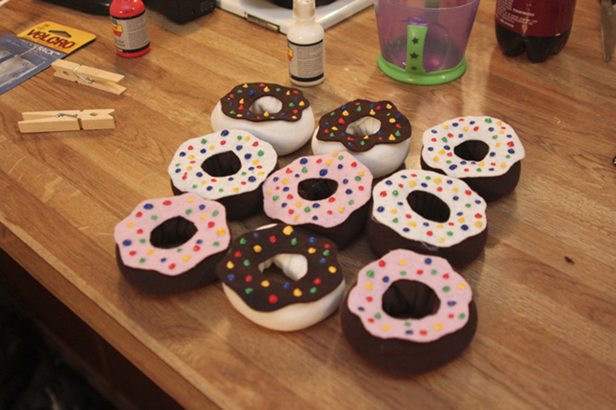 diy felt donuts