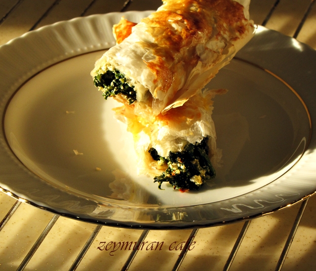 Baklavalık Yufkadan Ispanaklı Lorlu Börek Zeymuran Cafee Yemek Tarifleri