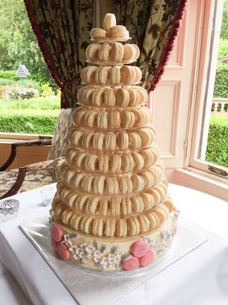 Macaron pyramid on cake