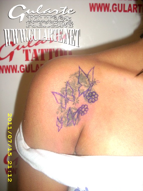 Mariposa entre lazos y destellos de estrellas - Tattoos and Tattoo ...