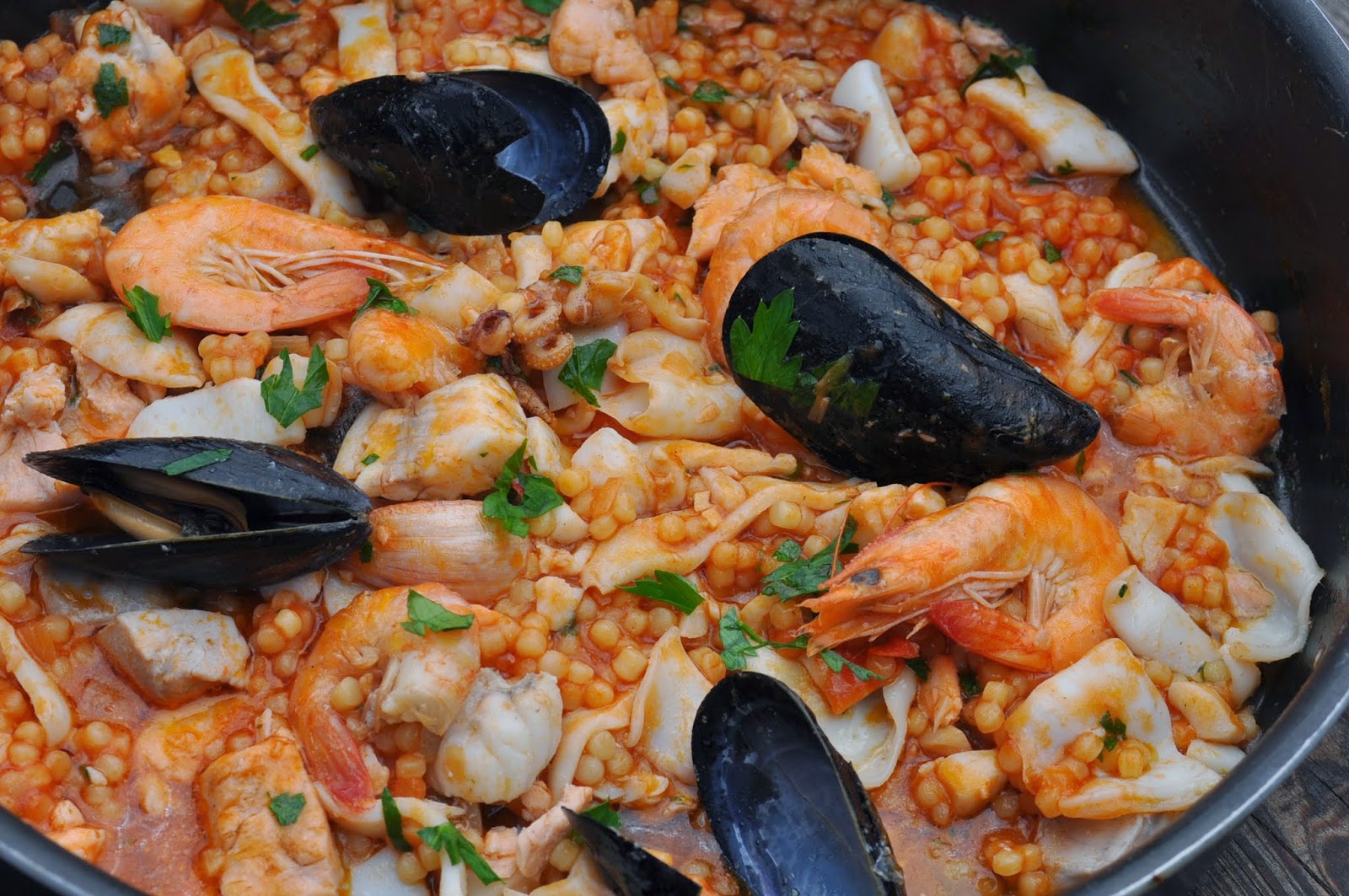 Fregula z owocami morza (kuchnia sardyńska)