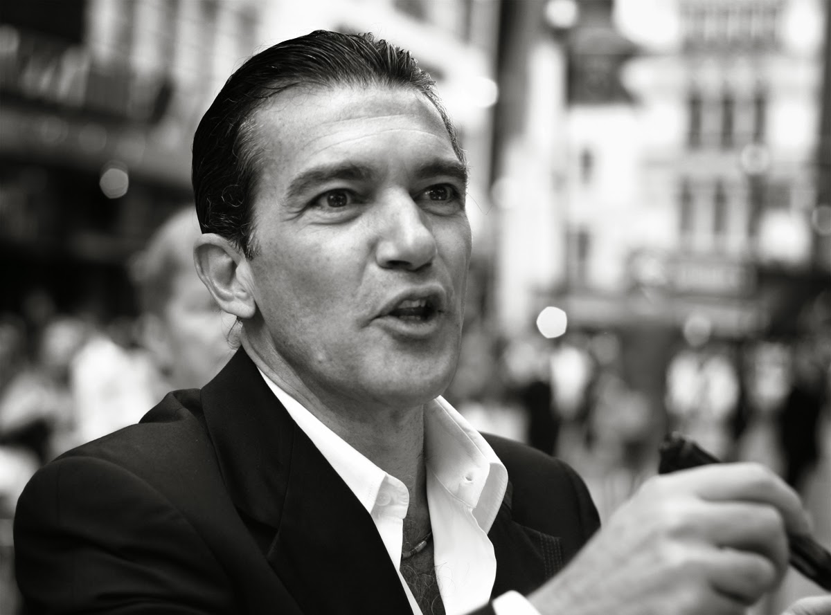 http://es.wikipedia.org/wiki/Antonio_Banderas