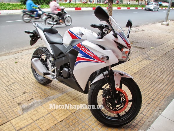 Cận cảnh CBR150R 2014 giá hơn 100 triệu đồng tại Hà Nội  Xe máy