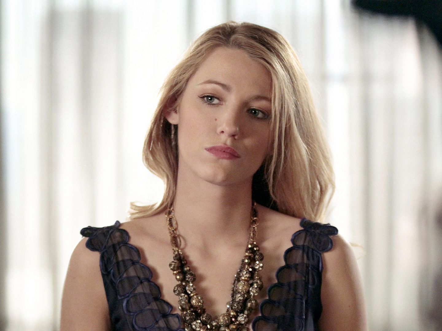 http://2.bp.blogspot.com/-on98gr2IVJc/UGE-t_xaJSI/AAAAAAAABJw/K4M9R1IP4Lc/s1600/Gossip_Girl_S4_EN_US_V2_7da571b9.jpg