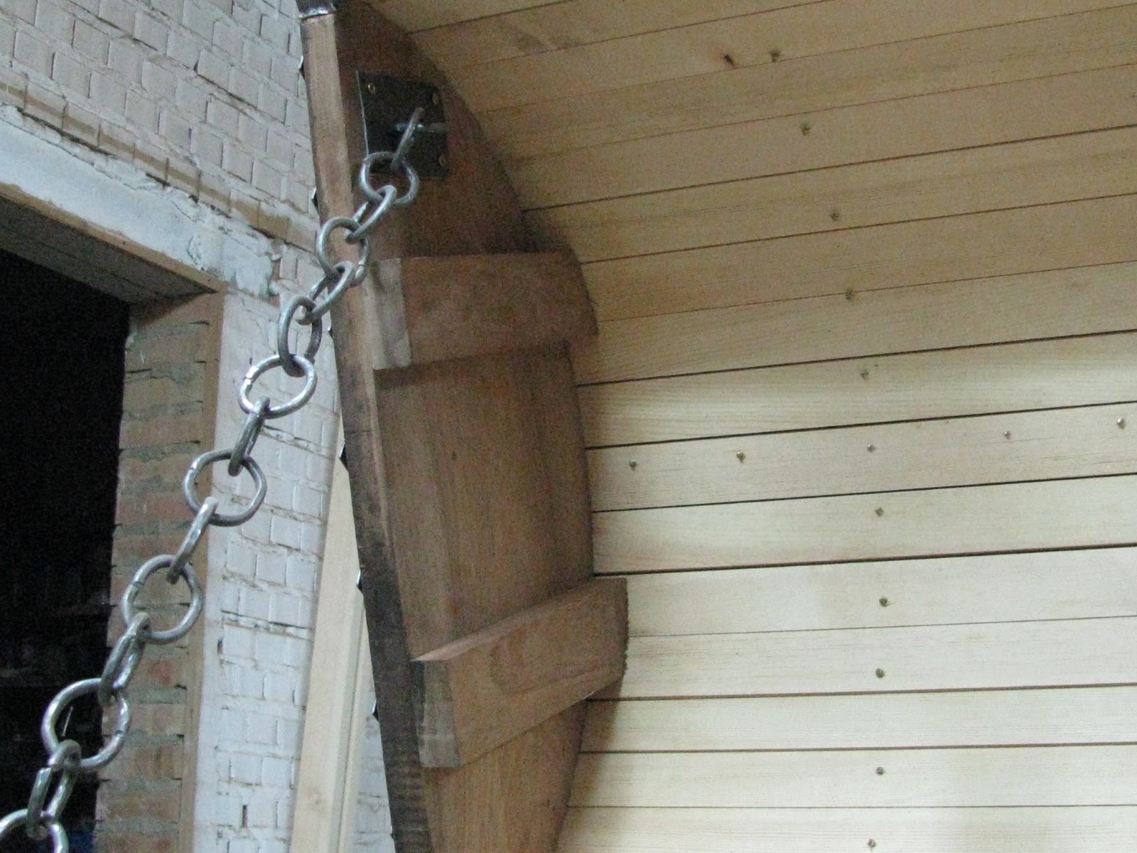 Muebles y demás: Arca cubierta de hierro