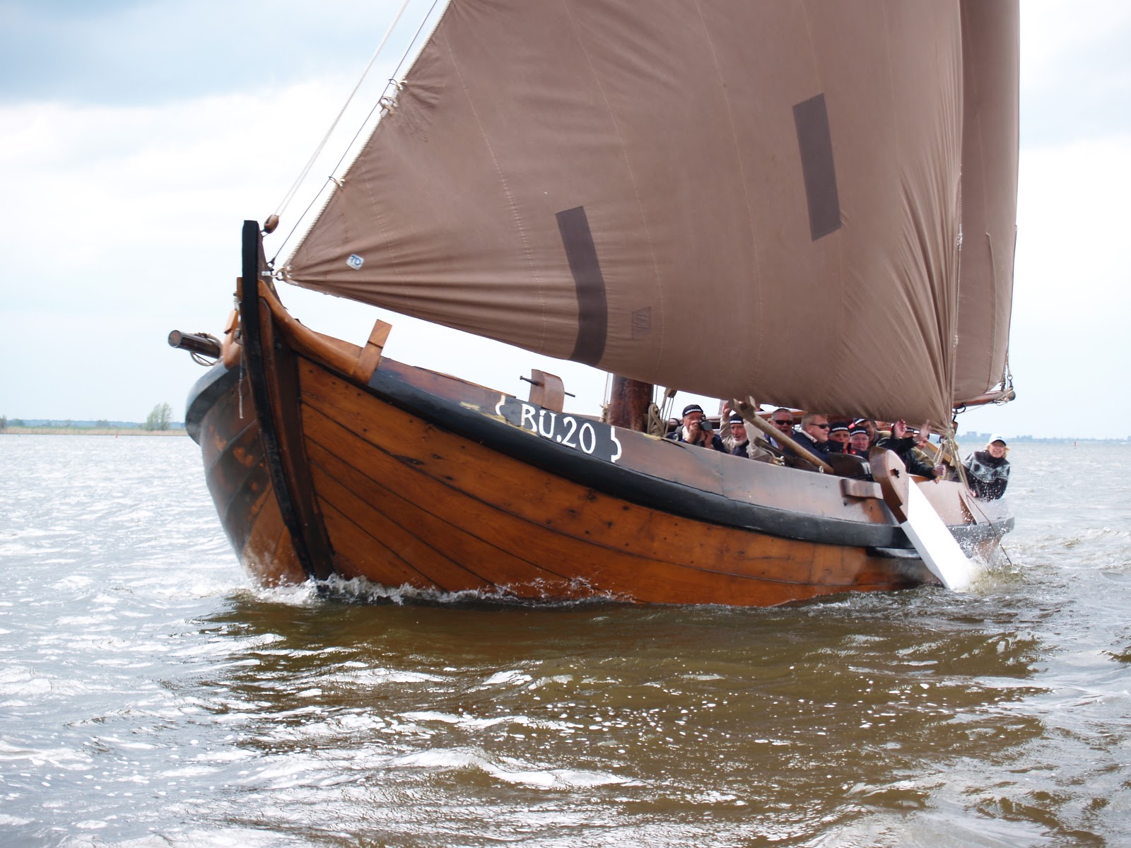 Skinboat Journal Air Subduction in Kayak Paddles and cavitation in lee