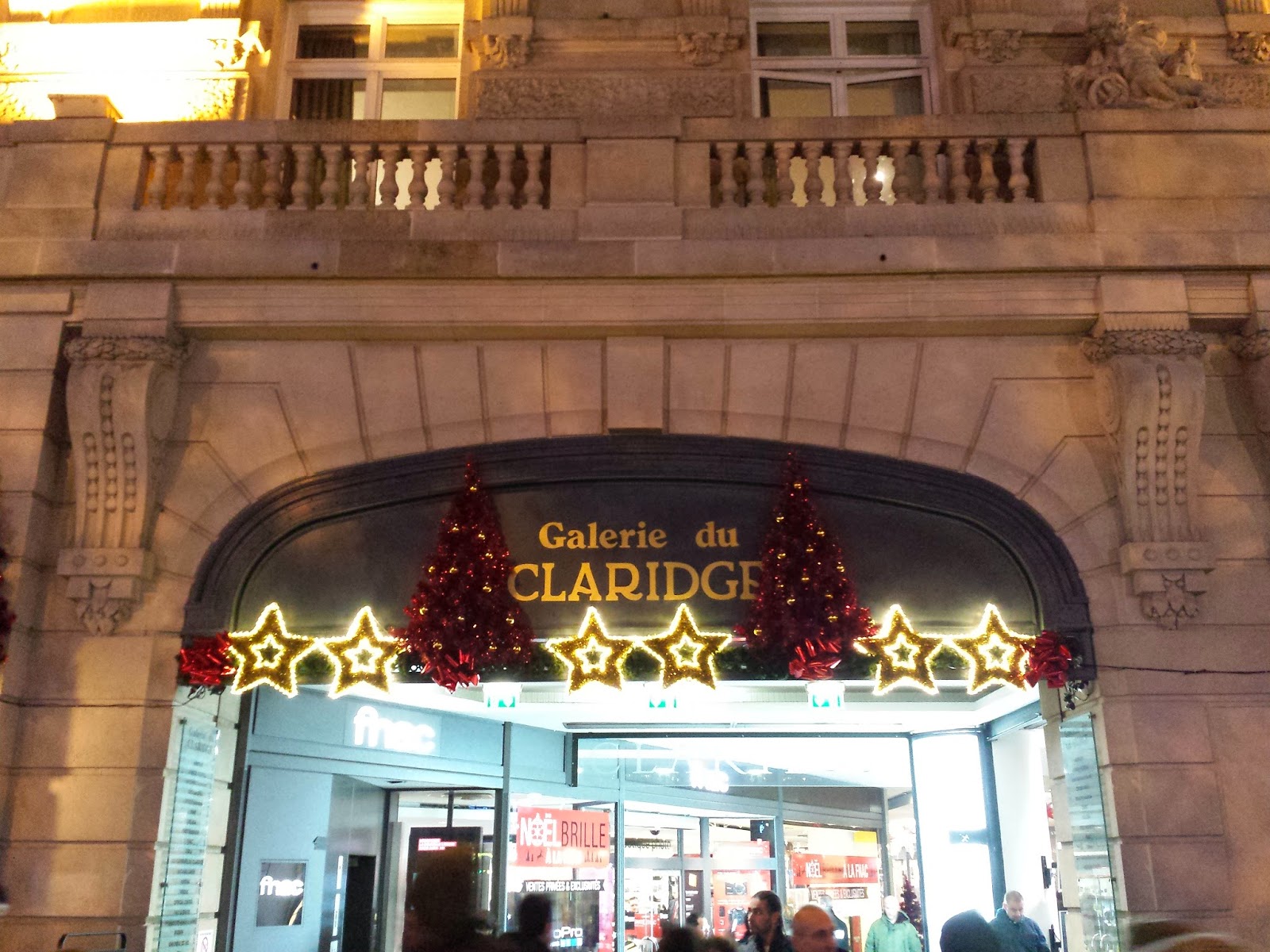 EVA en el PARÍS de las MARAVILLAS Los Campos Elíseos (Champs Elysées)
