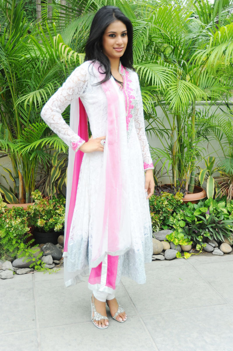 Zara Life is Beautiful heroine Stills