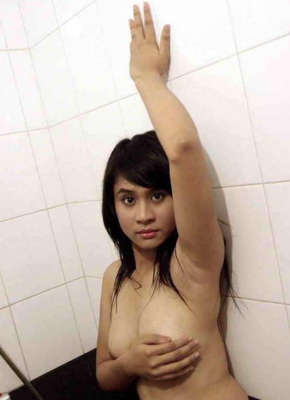 Skandal Foto Telanjang Mahasiswi Cantik.