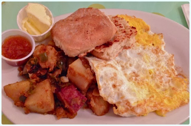 Kitchenette, New York - Farmhouse Breakfast