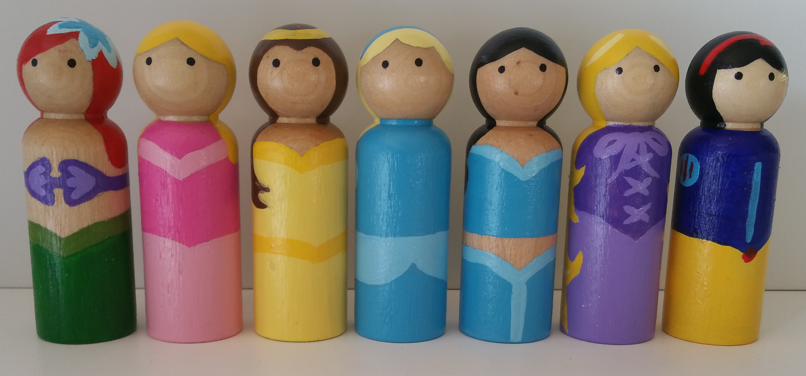 Living Organised How To... Painting Wooden Peg Dolls