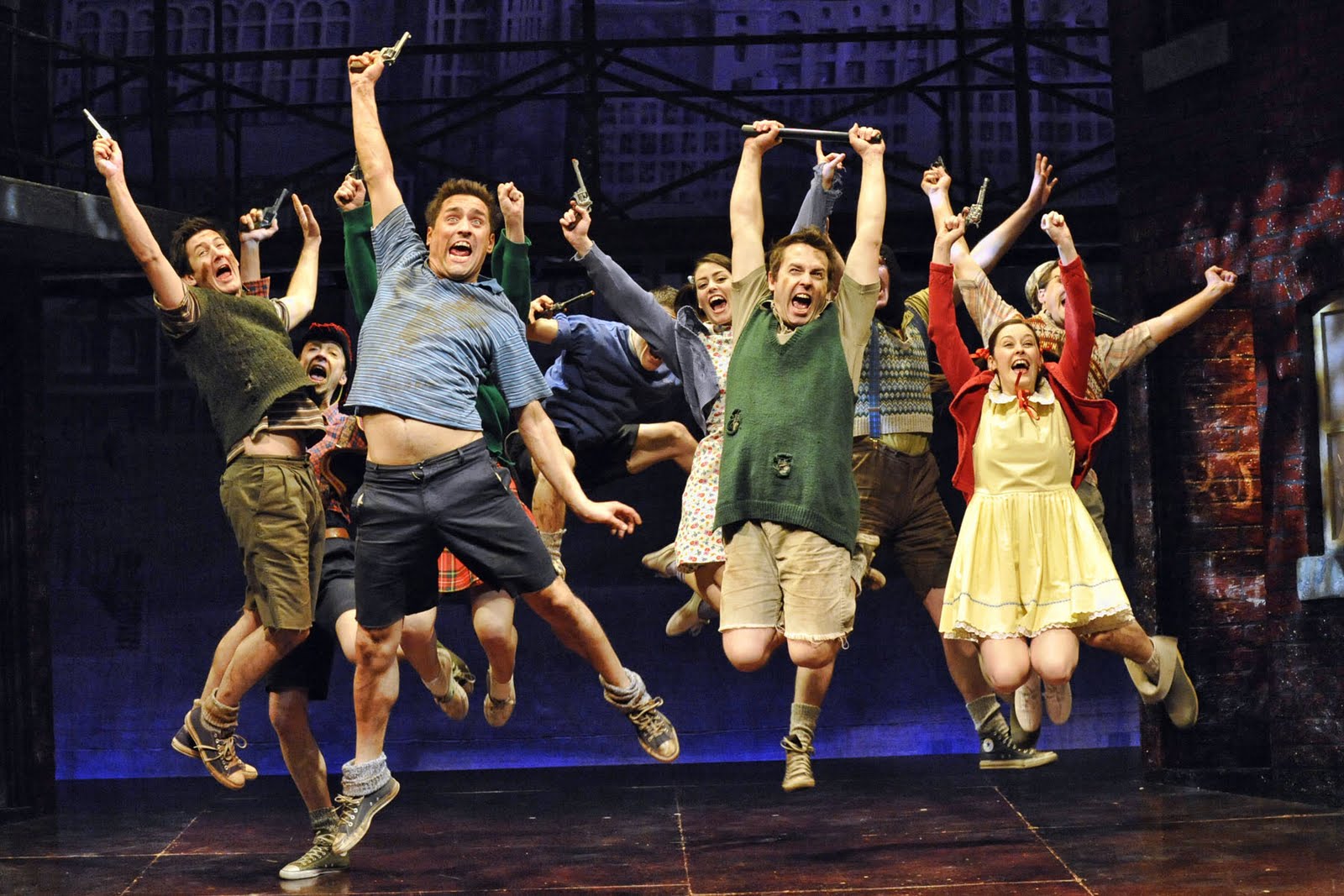 Musical Theatre Diary & Etc. Review Blood Brothers [UK Tour]